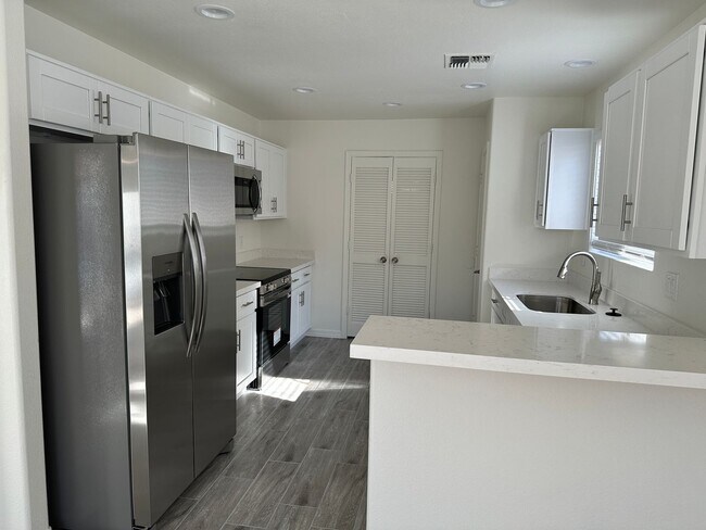 Building Photo - 1430 W Camino Ct