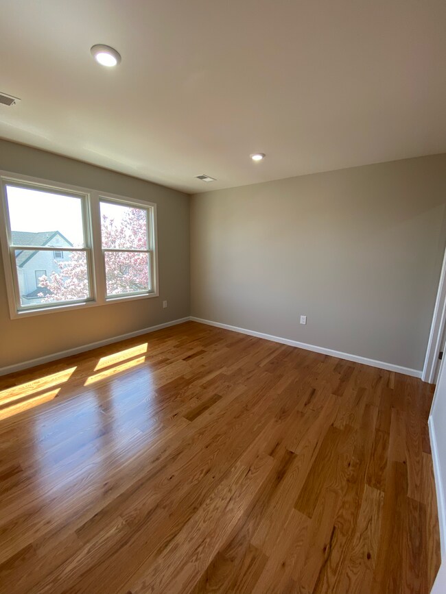 Building Photo - 464 Chestnut St