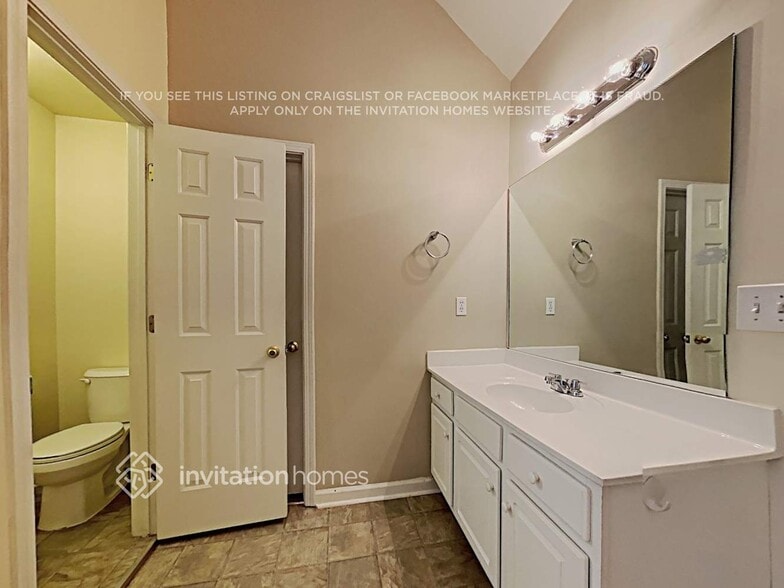 Building Photo - 404 Willowbrook Ct