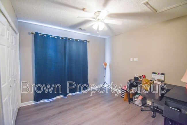 Building Photo - 5598 Windy Knoll Pl