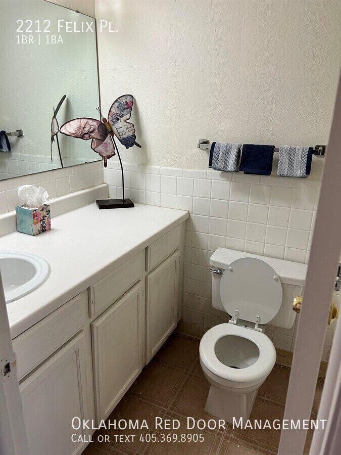 Building Photo - 2212 Felix Pl