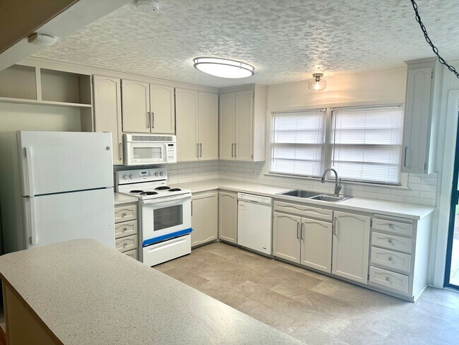 Building Photo - 510 S 74th E Ave