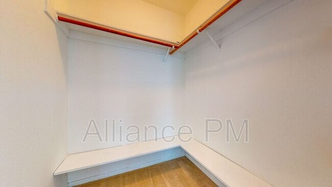 Building Photo - 221 College View Dr