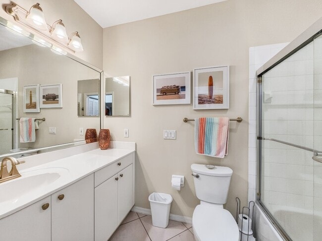 Building Photo - 2-bedroom + den condo in Lely Resort!