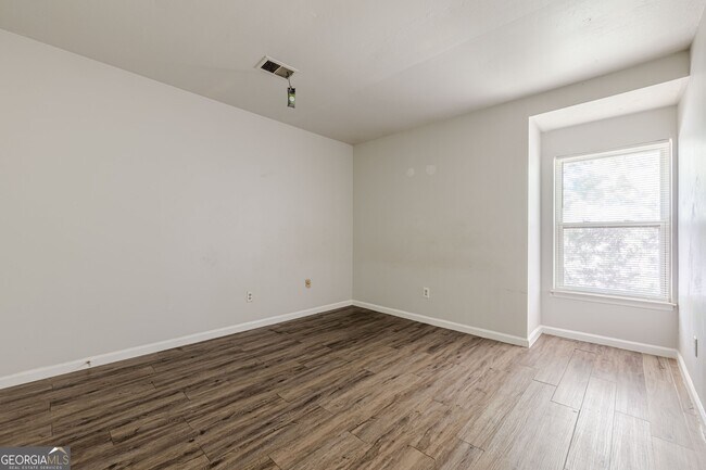 Building Photo - 2016 Oak Park Ln