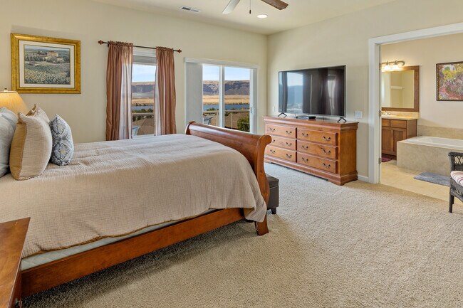 Building Photo - 23251 Sunserra Loop NW
