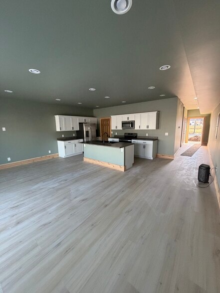 Unit B - 280 W Elm St