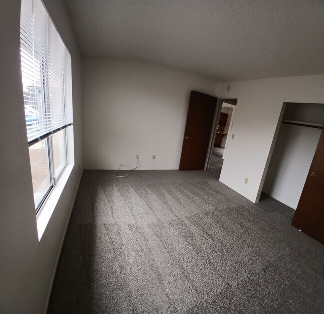 Building Photo - 1060 Santa Ynez Ave