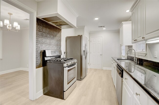 Building Photo - 4708 Mayfair St