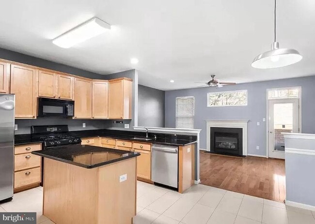 Building Photo - 112 Regents Ct