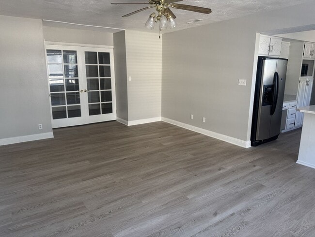 Building Photo - Amazing Home in Bloomington Hills