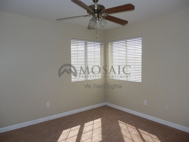 Building Photo - 2106 E Briarwood Terrace