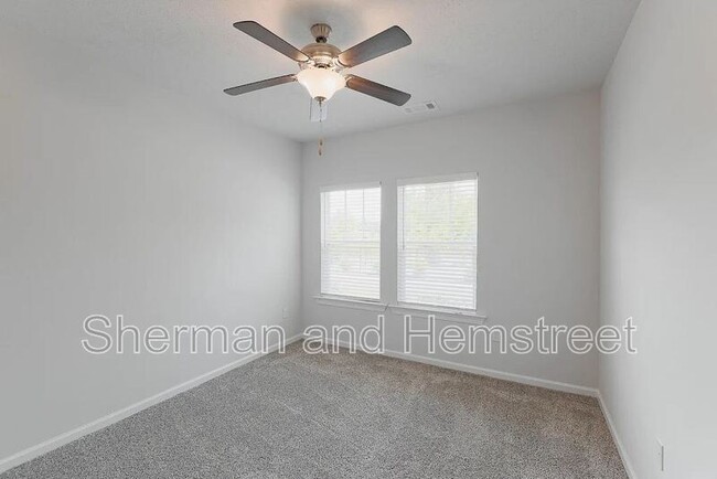 Building Photo - 2054 Lotus Dr