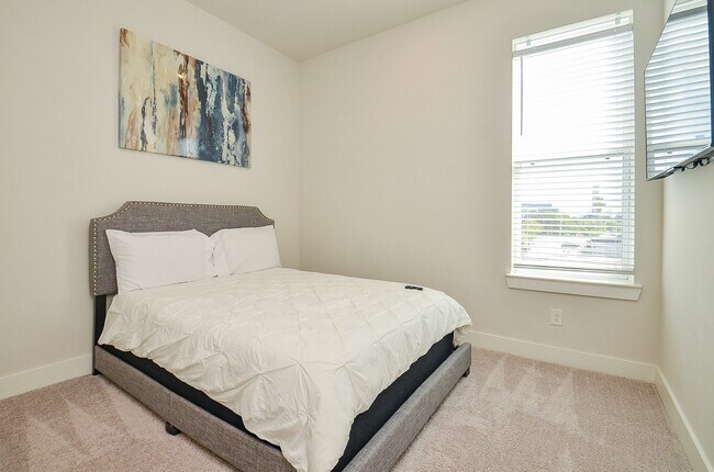 Building Photo - 5811 Fairdale Ln