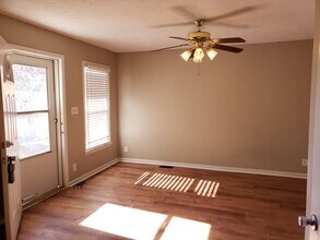 Building Photo - Coming in Feb! 3 Bed/2 Bath, Close to Post!