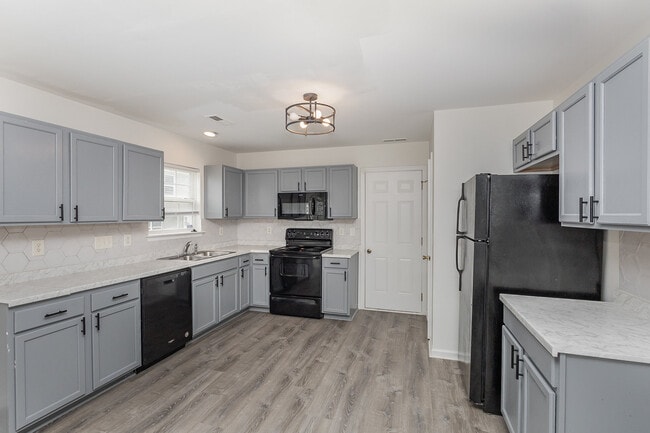 Building Photo - 400 Erin Taylor Ln