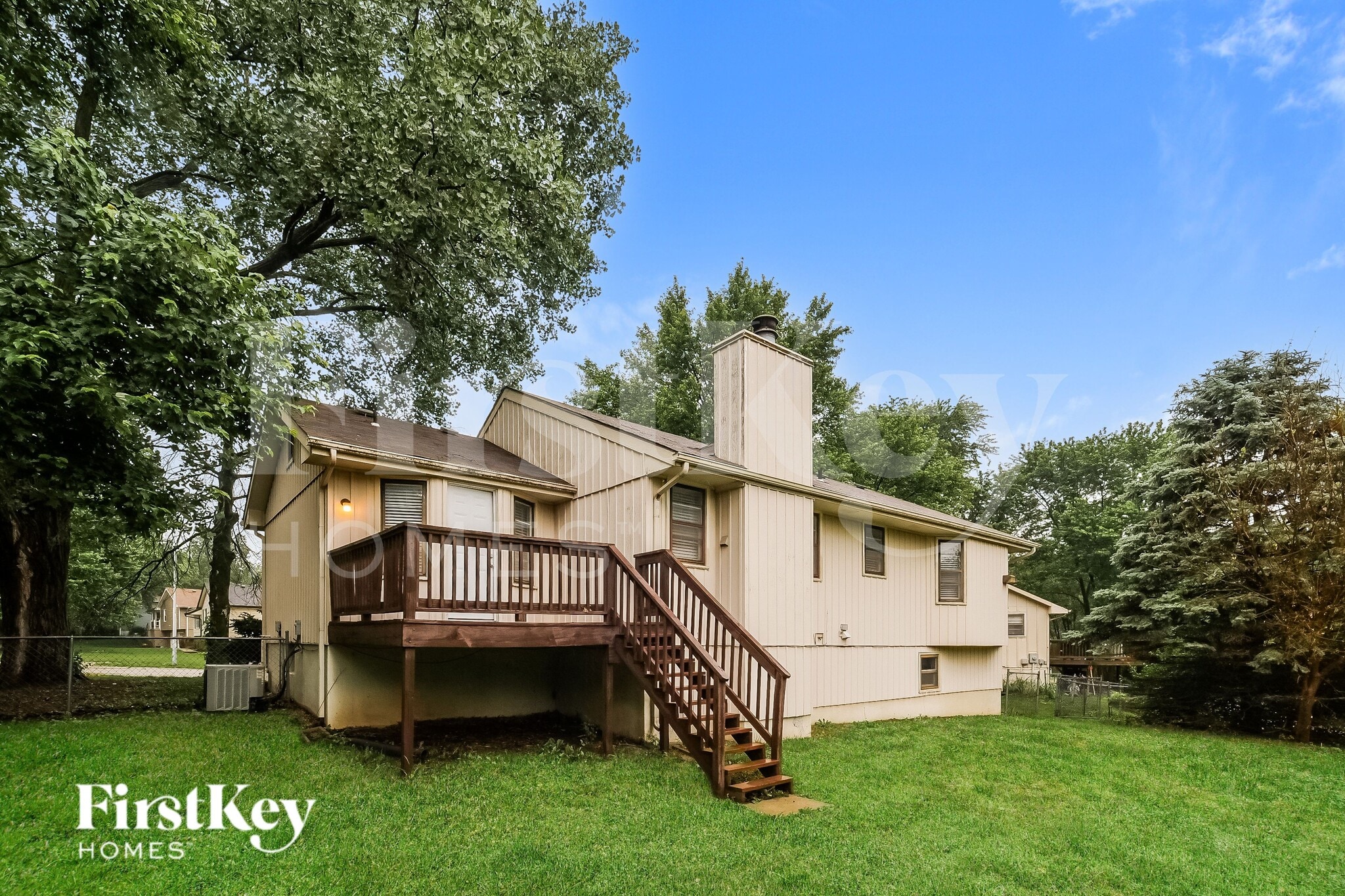 Building Photo - 804 NE Karapat Dr