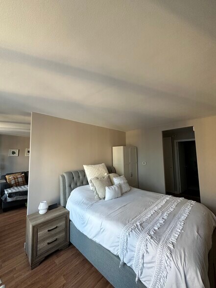 Building Photo - 400 E Randolph St