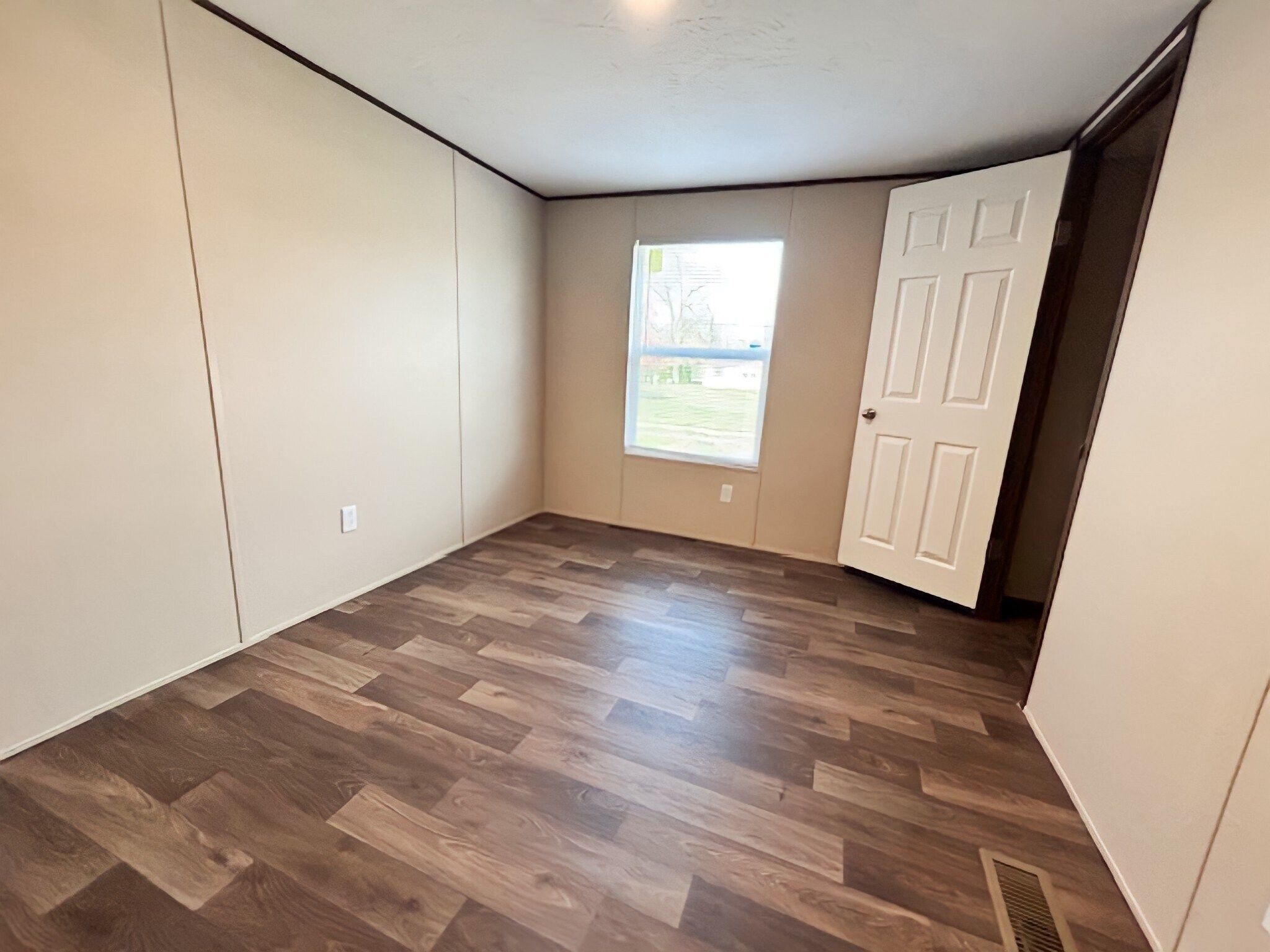 Building Photo - 15 Deerwood Park