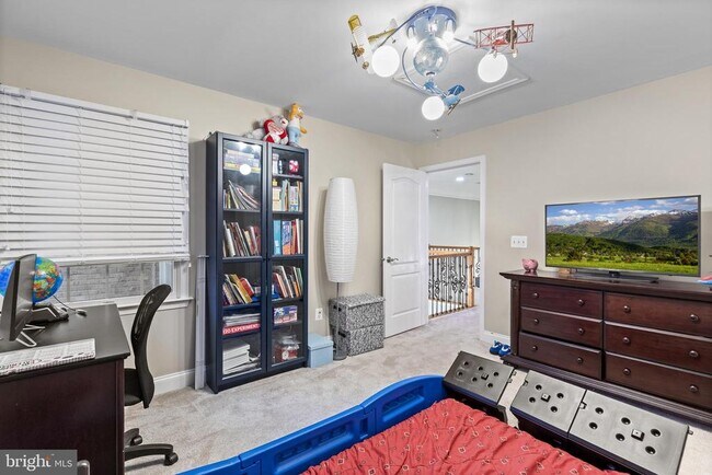 Building Photo - 15292 Golf View Dr