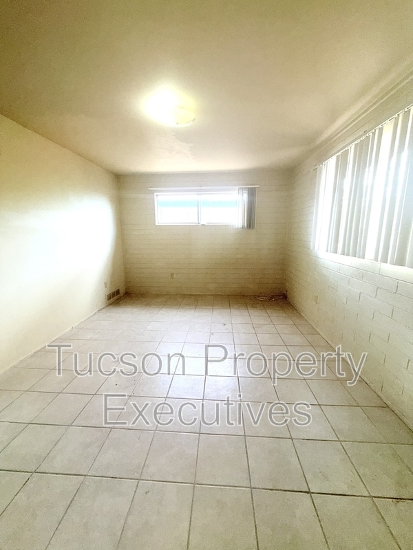 Building Photo - 8922 S Nogales Hwy