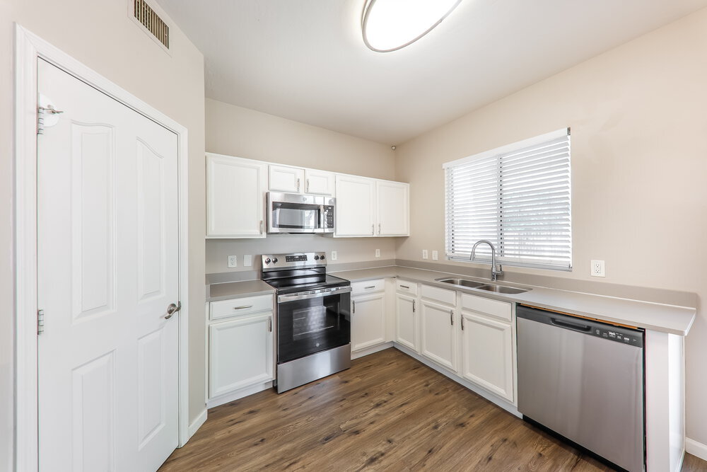 Building Photo - 1306 S 119th Dr