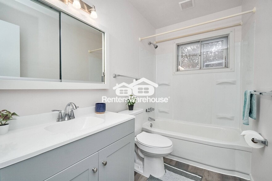 Building Photo - 2204 Helsley Ave