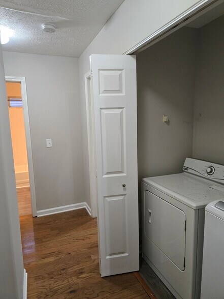 Laundry Center - 2016 Briar Trail Ct SW