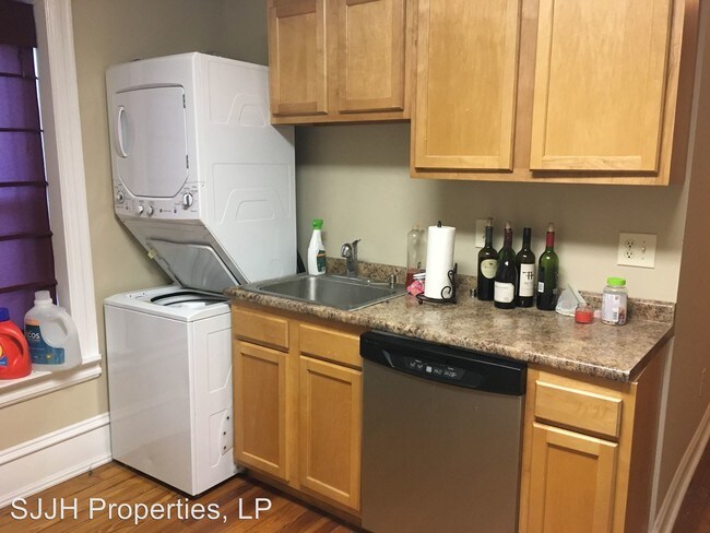 Building Photo - 813 Greenwood Ave