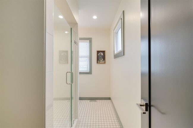 Building Photo - 207 NW 23rd St