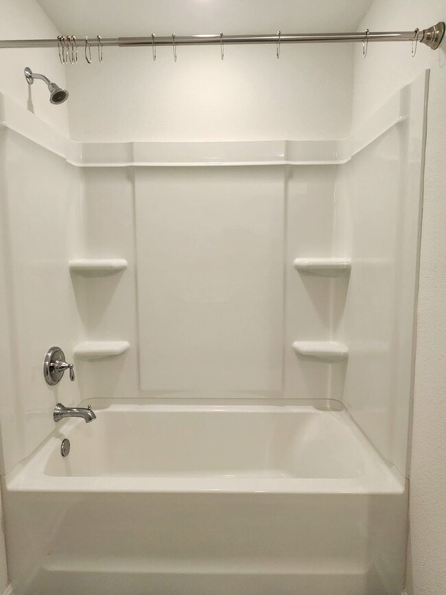 Building Photo - Lovely 4/2 available now in Raley Farms of...