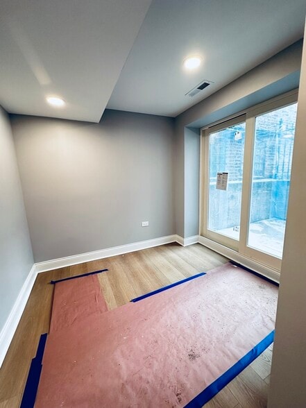 Building Photo - 901 W Agatite Ave