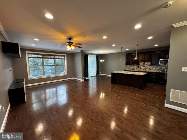 Building Photo - 4 Stonehaven Cir