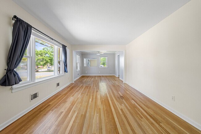 Building Photo - Beautiful 2 Bedroom Corner Lot Property Near Forest Hill Ave ***Available May 2026***