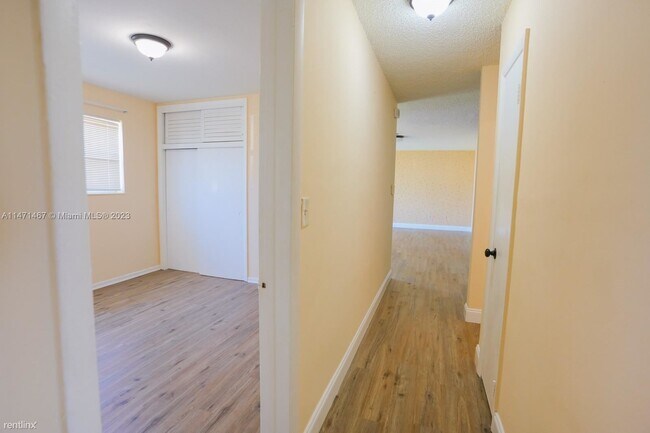 Building Photo - 3 br, 2 bath House - 135 NW 208th Street 135