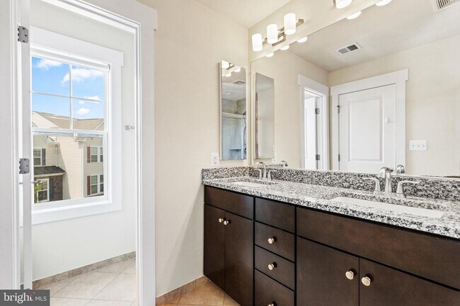 Building Photo - 42394 Pale Iris Terrace