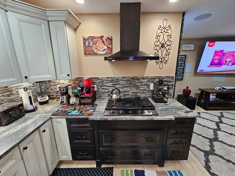 Building Photo - 435 High St