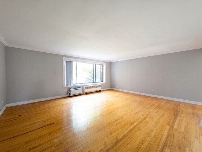 Building Photo - 2704 W Lunt Ave