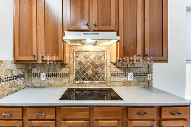 Building Photo - 6721 Hayling Way