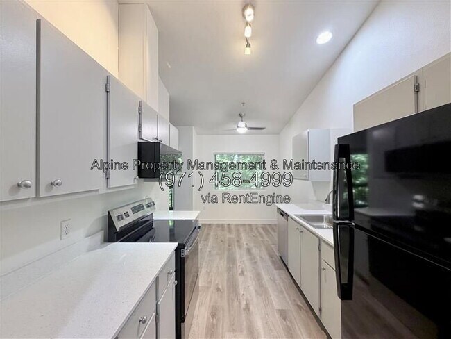 Building Photo - 10010 SW 125th Ave