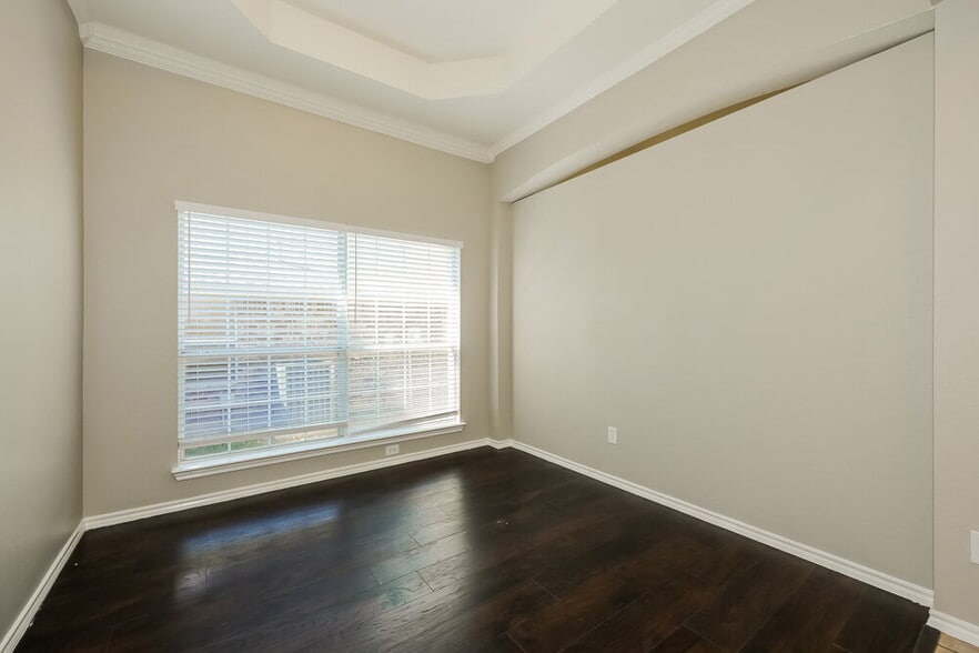 Building Photo - 5344 Elmdale Dr