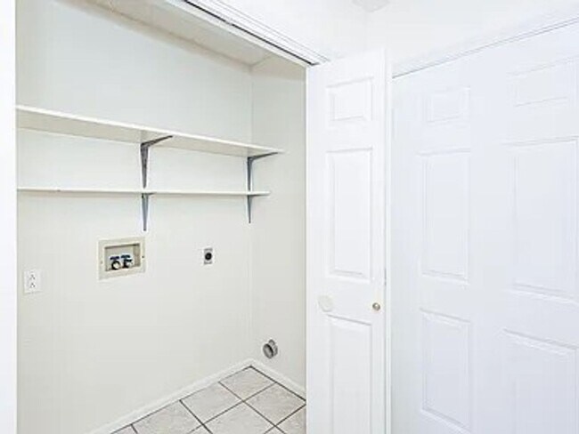 Building Photo - 3804 Larkspur Ct