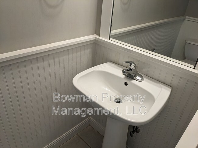 Building Photo - 660 S Barnett Shoals Rd