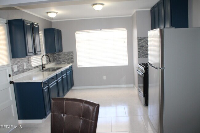 Building Photo - 1507 Dennis Cir