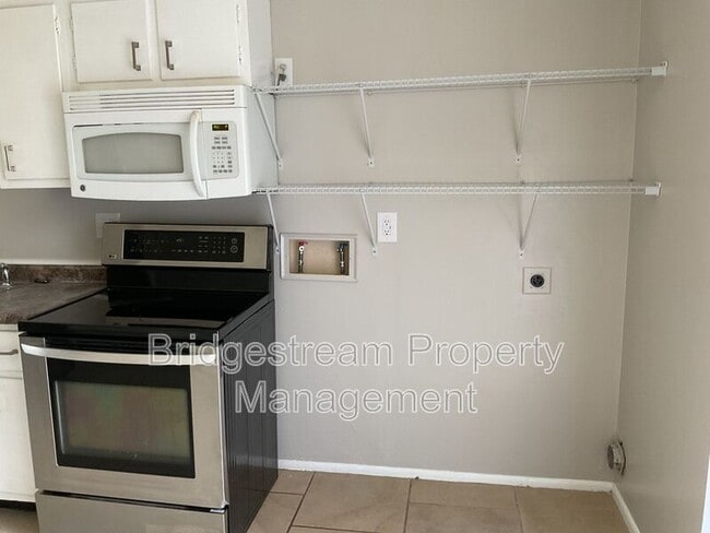 Building Photo - 4953 Leeper St
