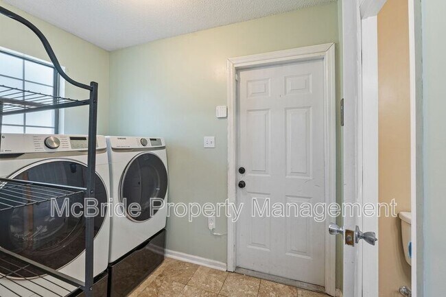 Building Photo - 539 Hunterdale Rd