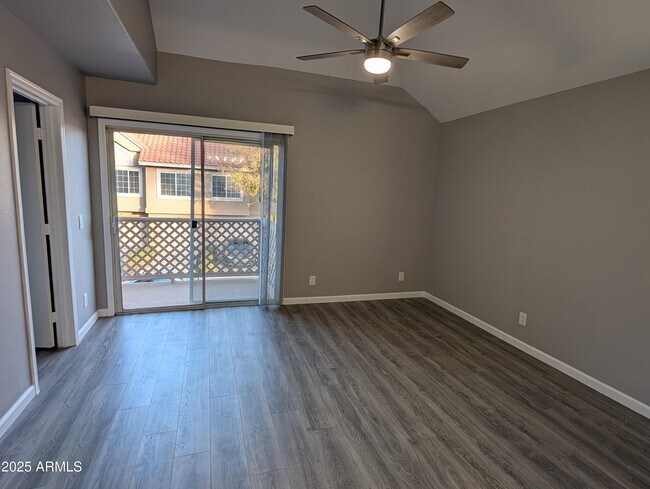Building Photo - 1633 E Lakeside Dr