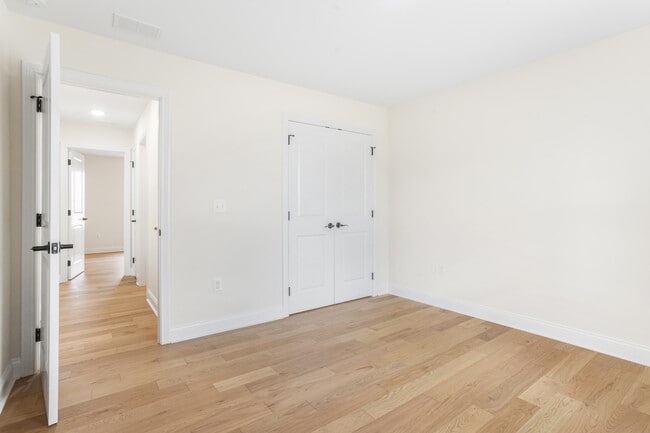 Building Photo - 5013 Bentwood Ct