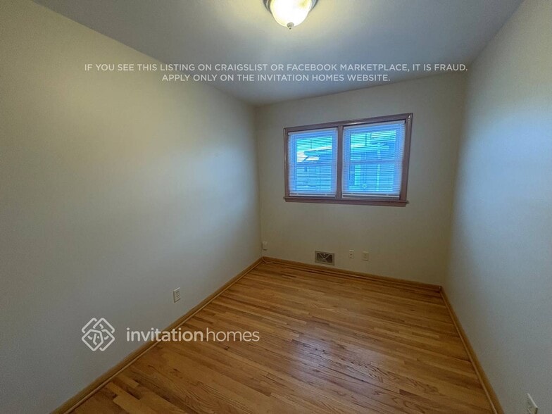 Building Photo - 4240 6th St NE