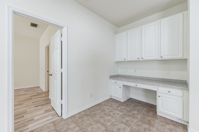 Building Photo - 8190 Silver Birch Way